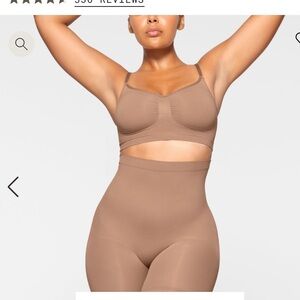 SKIMS seamless sculpt Mid-thigh short S/M shapewear